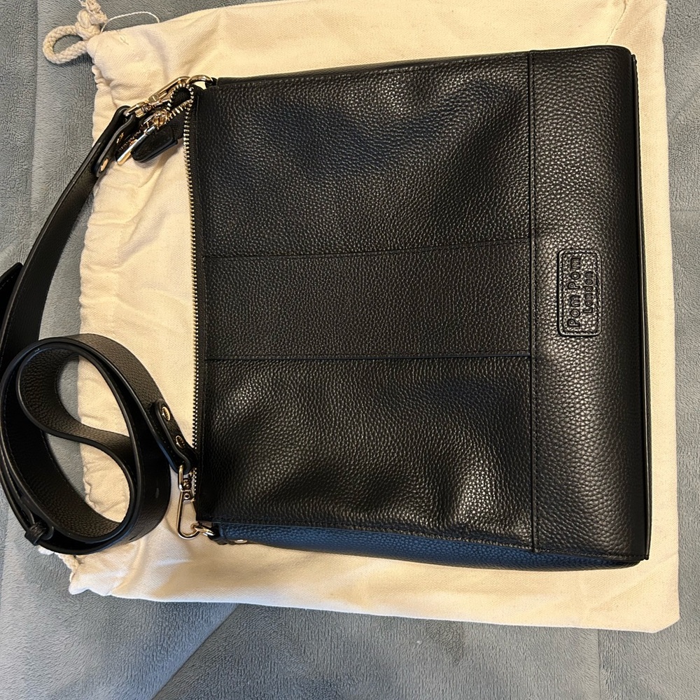 Pom Pom London Elegant Black Leather Messenger Bag